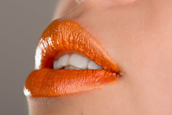 رژ لب نارنجی برای پوست های روشن